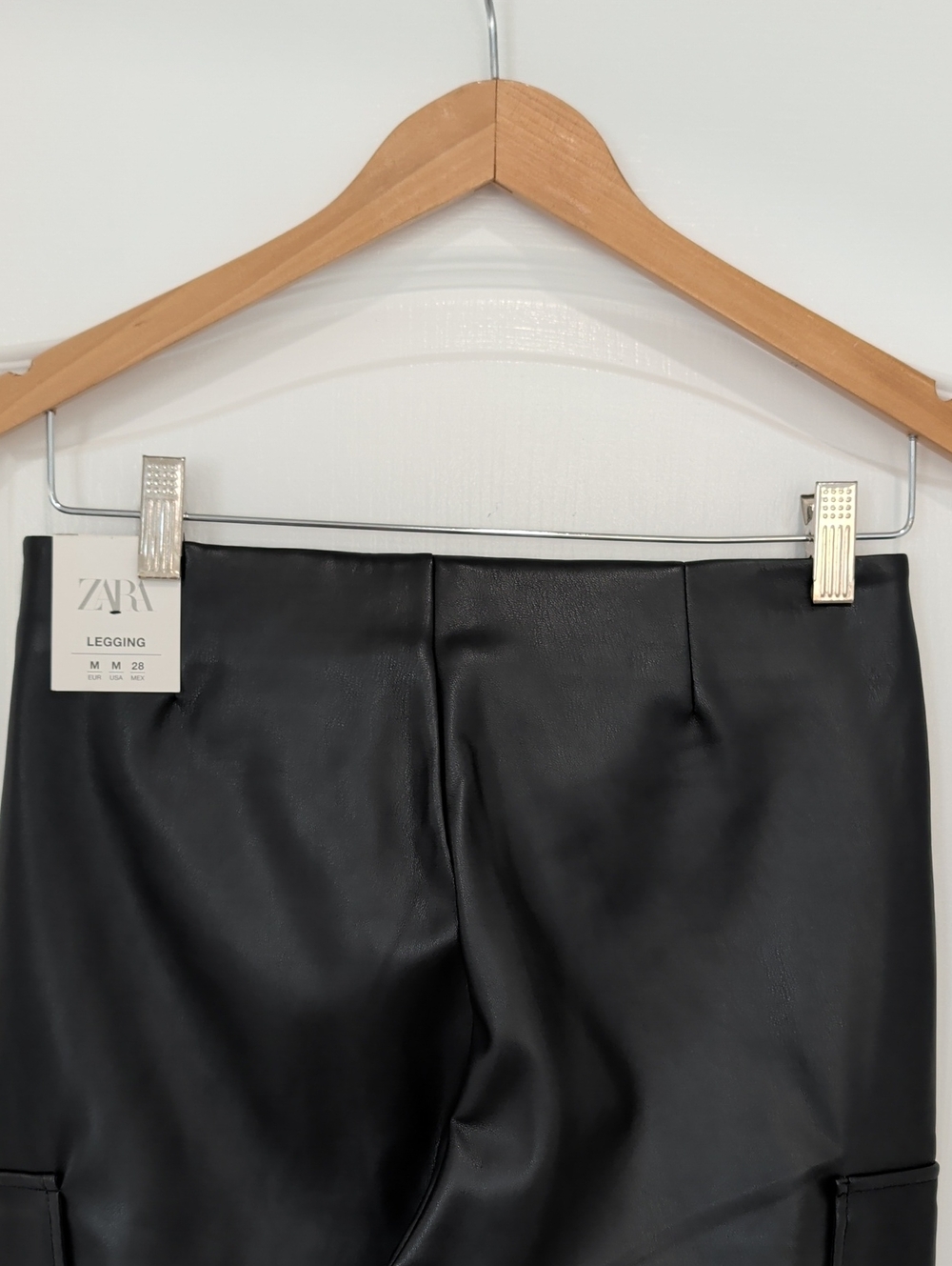 New ZARA Mid Rise Side Zipper Flat Front Black Faux Leather Cargo Leggings M - Picture 10 of 16